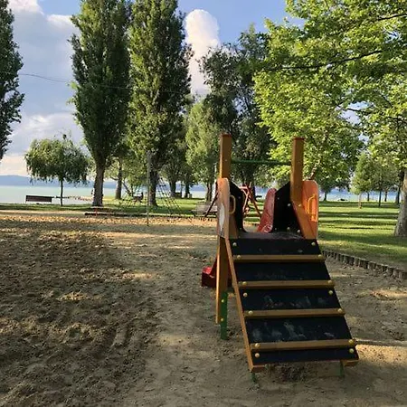 Sziszi Nyaralohaz * Balatonszarszo